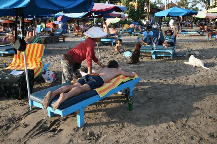 Massage op het strand van Legian