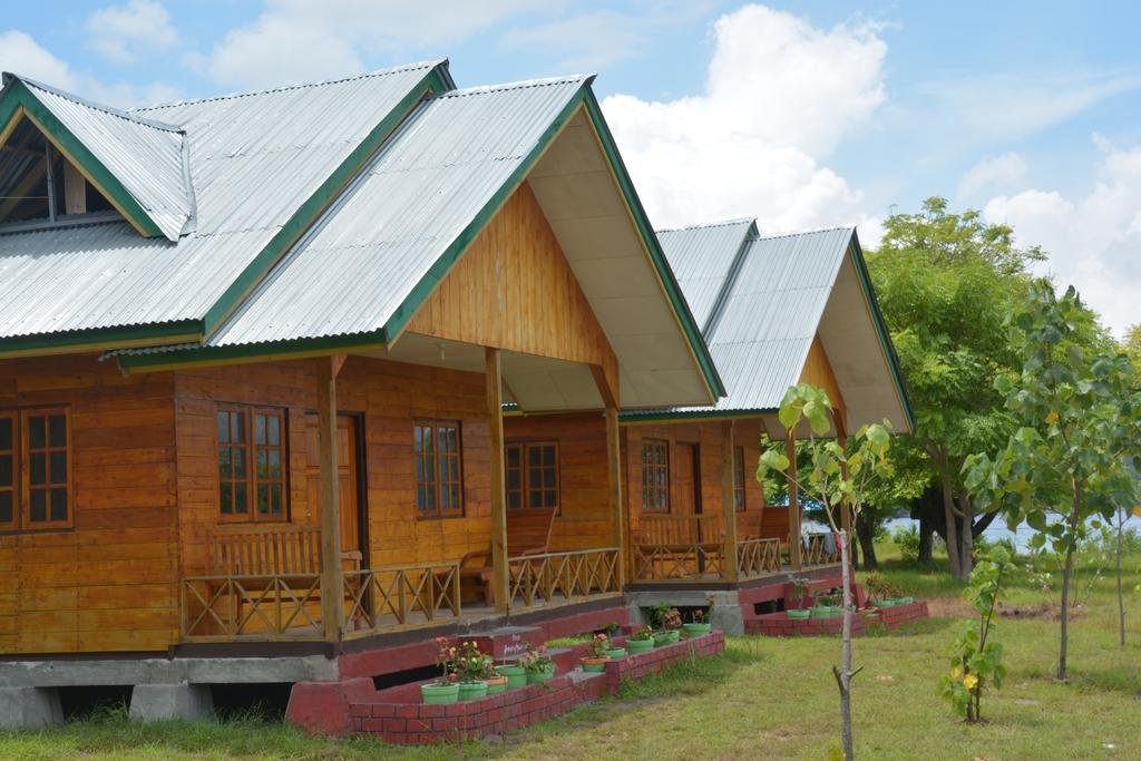 Alor Beachfront Bungalows